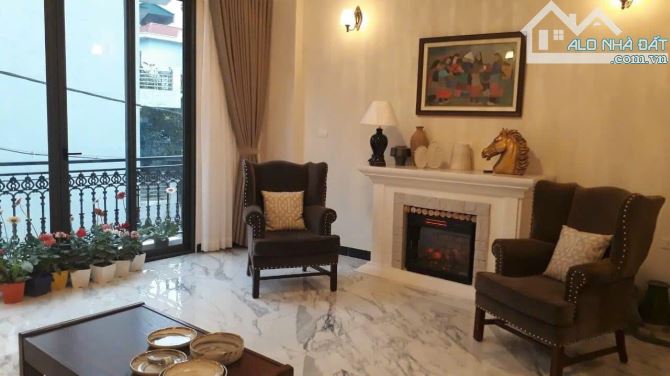 Cực hiếm, Hơn 10 tỷ - BAN Nhà dân xây Ngô Gia Tự - 55m thang máy, ô tô đỗ cửa, vào nhà
