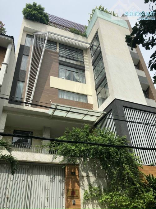 Biệt thự đẳng cấp nhất Tân Bình - 12 x 17m - hầm 6 lầu hồ bơi - nội thất cao cấp nhập khẩu