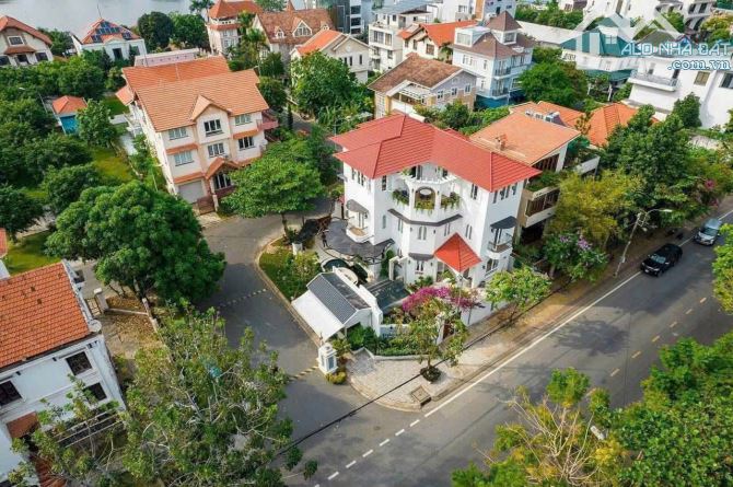 Biệt thự góc 3MT  Nguyễn Văn Hưởng,Thảo Điền Quận 2 (TP.Thủ Đức) 17x21m 3 tầng - 118 Tỷ