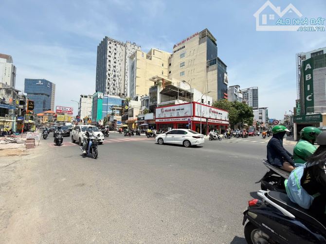 Cần Bán Nhà Góc  2 MT Phan Đăng Lưu - Nguyễn Văn Đậu - 11*20m- 4Tầng -Hđt 170tr Gía: 70tỷ