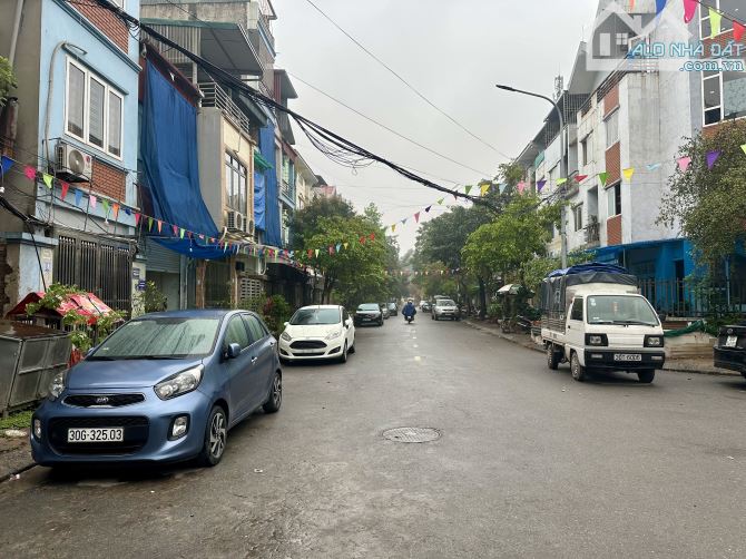 BÁN NHÀ ĐẠI MỖ-LÔ GÓC-DÂN XÂY-DÂN TRÍ CAO-AN NINH TUYỆT VỜI-NGAY LÊ QUANG ĐẠO-GIÁ RẺ