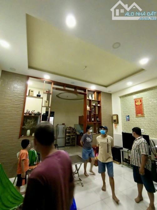 Quận 6, gần Chợ Phú Lâm, Nhà 4 tầng 68m2, Giá re