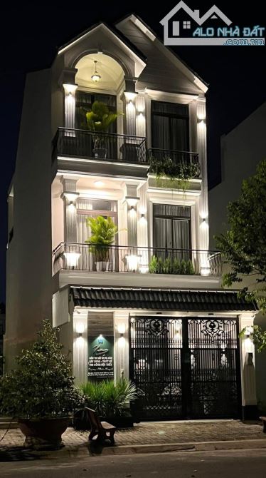 Hiếm Nhà trệt 2 lầu khu Nam Long có 2 mặt tiền Công Viên và Rạch lớn tặng full nội thất