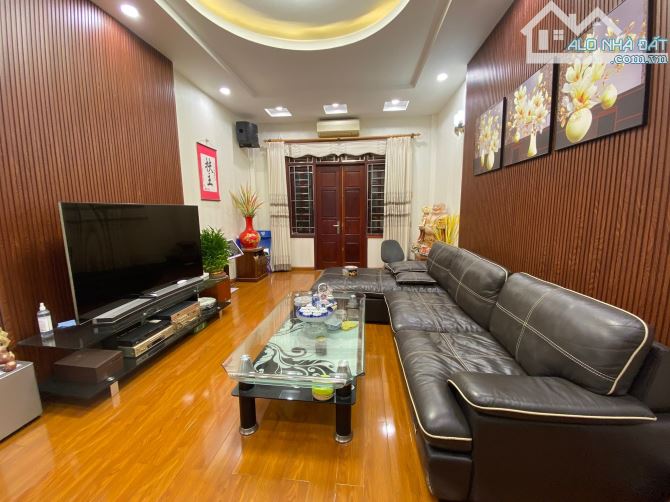Phùng Khoang nhà phân lô vỉa hè rộng, đường to nhà đẹp, 3 ô tô tránh nhau thoải mái, 50m2,