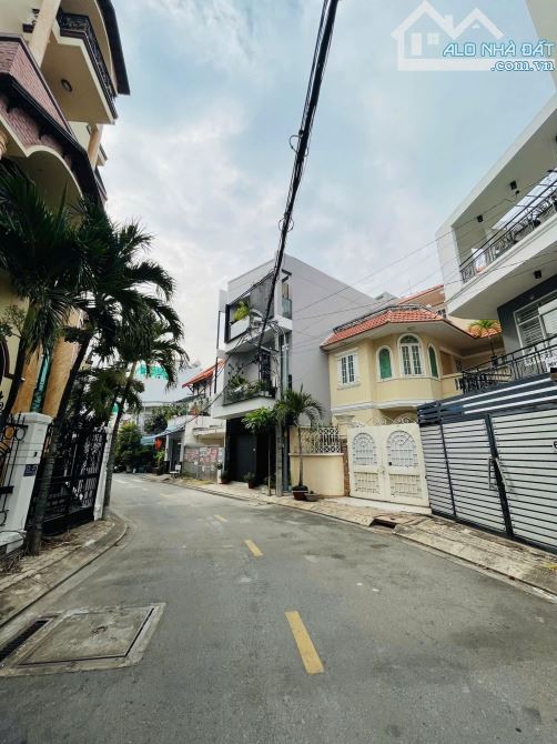 Bán nhà mặt tiền khu dân cư Tân Phong quận 7