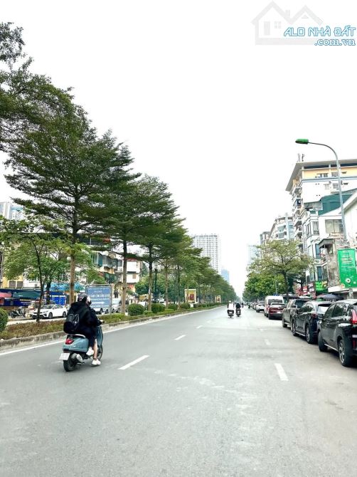Tôi bán nhà phân lô Trung Kính - Yên Hòa, 125m2 mặt tiền 6m, 3 ô tô đỗ cửa, giá chỉ 44 tỉ