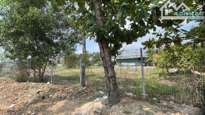 Bán lô đất 2500m2 mặt tiền Đào Trí quận 7 giá 3x tỷ