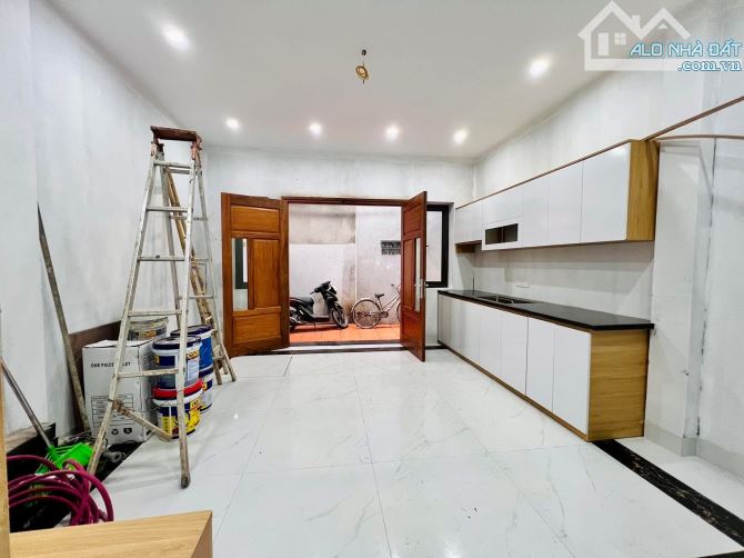 Bán Nhà Xuân Đỉnh- Xuân la Tây Hồ DT: 34m2- 5 tầng- MT: 4.5 Giá: 7.9tỷ 3 mặt Thoáng.
