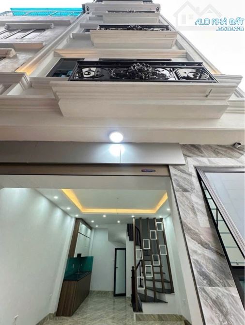 Di Trạch -Hoài Đức 5 Tầng Mới Coong  DT 35m .4 Ngủ .Mặt Tiền Rộng 4,5m .Giá 4,4 Tỷ