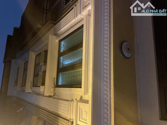 Bán nhà Trần Quốc Hoàn , kinh doanh , 40m2 , 5 tầng , phân lô,2 mặt ngõ,ôtô lượn quanh