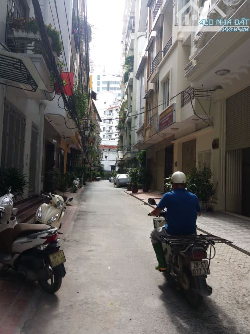 Bán đất Lạc Long Quân, Tây Hồ, ô tô, gần Hồ Tây 88m 19 tỷ