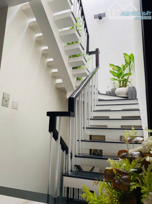 Bán Nhà 4 Tầng- Mặt Tiền đường Trần Nguyên Hãn -Định Cư ( Ngang 8 mét) - 10