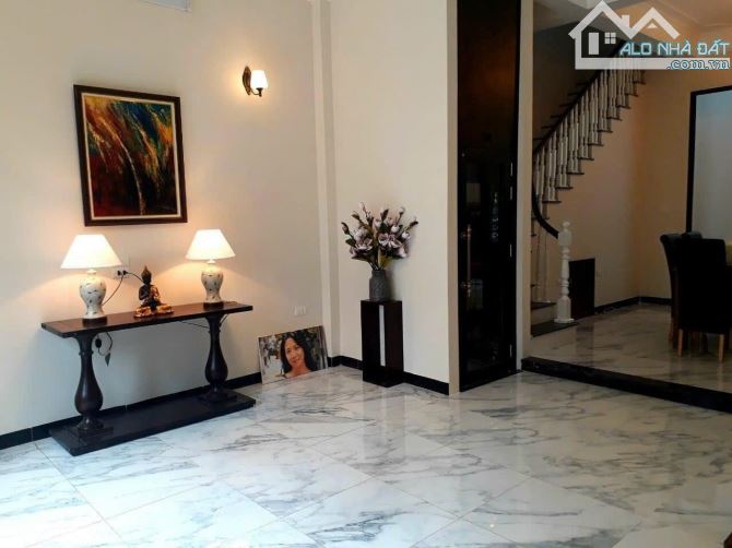 Cực hiếm, Hơn 10 tỷ - BAN Nhà dân xây Ngô Gia Tự - 55m thang máy, ô tô đỗ cửa, vào nhà - 1