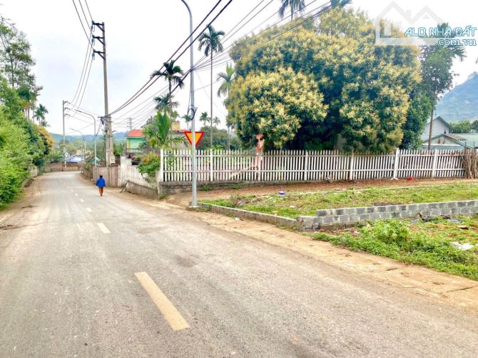 Bước xuống đường nhựa là tới đất, 720m giá chỉ 9tr/m hàng hiếm sẵn sổ, view cao thoáng - 1