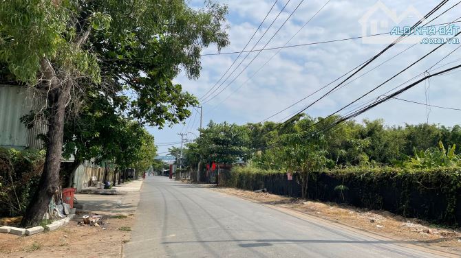 Bán lô đất 2500m2 mặt tiền Đào Trí quận 7 giá 3x tỷ - 1
