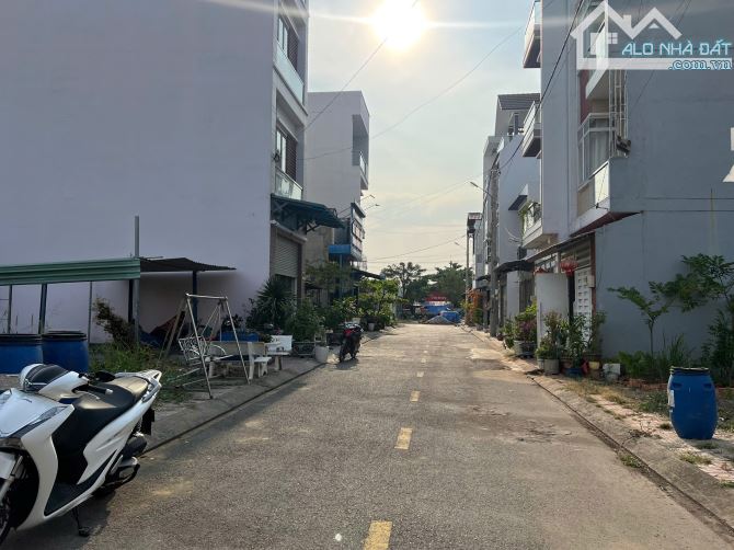 Lô đất nằm hẻm đường Hoàng Hữu Nam, Phường Long Thạnh Mỹ, Tp. Thủ Đức 4 tỷ - 1