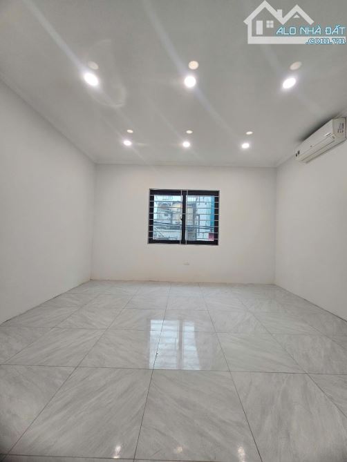 Bán nhà 5 tầngLĩnh Nam Hoàng Mai Hà Nội 35m2 - lô góc 2 mặt thoáng - ô tô đỗ cửa - - 1