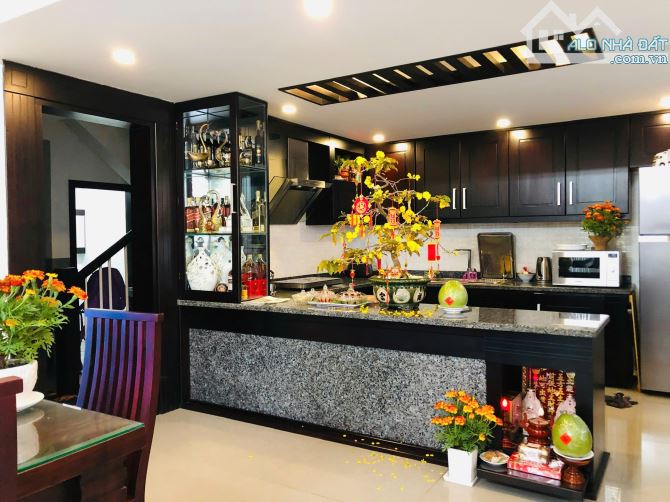 Bán Nhà 4 Tầng- Mặt Tiền đường Trần Nguyên Hãn -Định Cư ( Ngang 8 mét) - 1