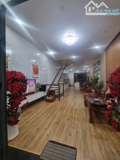 Bán nhà mặt phố Q.9, 112m², 4 tầng, 5PN, 13.9 tỷ, sổ hồng - 2