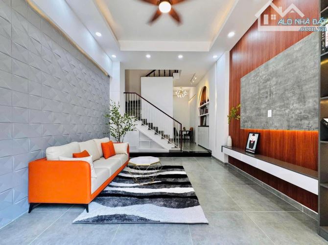 SỐC!NHÀ ĐẸP ĐƯỜNG ĐẶNG TẤT,QUẬN 1. GIÁ 4TỶ350/54M2(4,5MX12M). ĐANG CHO THUÊ 19TRIỆU/THÁNG - 2