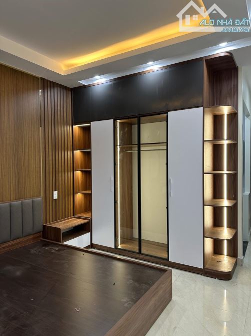 Bán nhà 4 tầng thiết kế hiện đại ngay gần ngã tư Cát Dài Mê Linh - 3