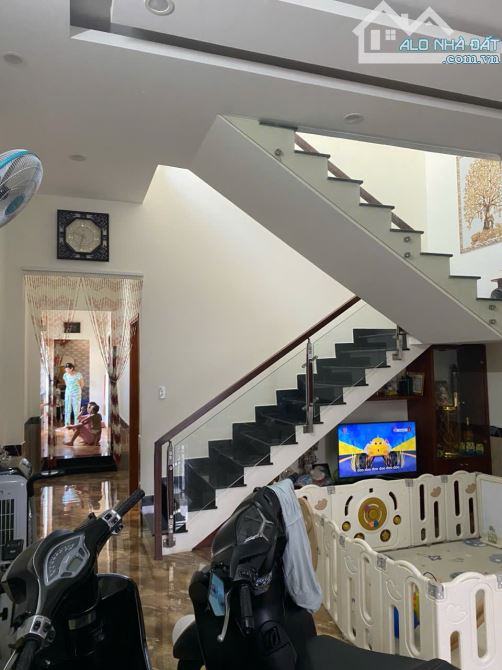Bán Nhà Sát MT Núi Thành, Bình Thuận, Hải Châu, 100m2, 2 tầng, 3PN, Giá chỉ 6,6 tỷ TLCC. - 3