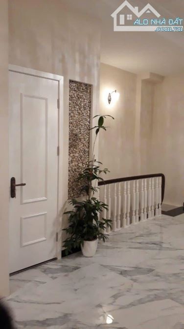 Cực hiếm, Hơn 10 tỷ - BAN Nhà dân xây Ngô Gia Tự - 55m thang máy, ô tô đỗ cửa, vào nhà - 3