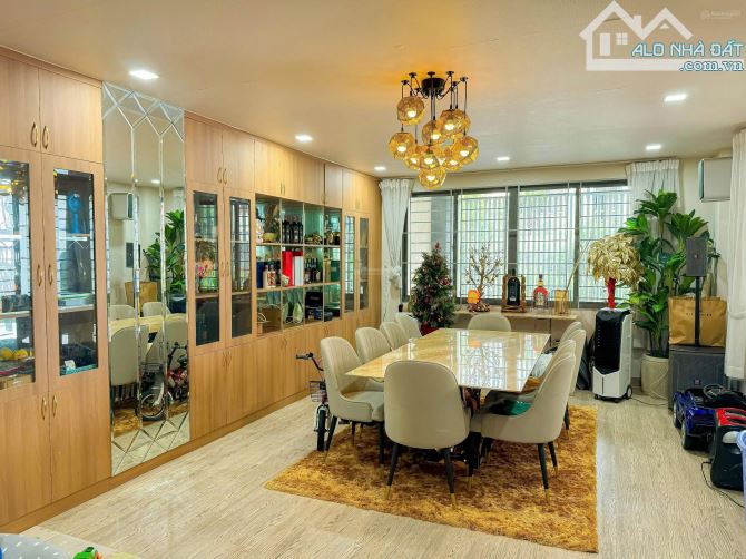 Biệt thự đẳng cấp nhất Tân Bình - 12 x 17m - hầm 6 lầu hồ bơi - nội thất cao cấp nhập khẩu - 3
