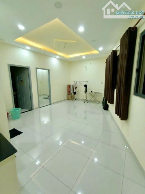Quận 6, gần Chợ Phú Lâm, Nhà 4 tầng 68m2, Giá re - 3