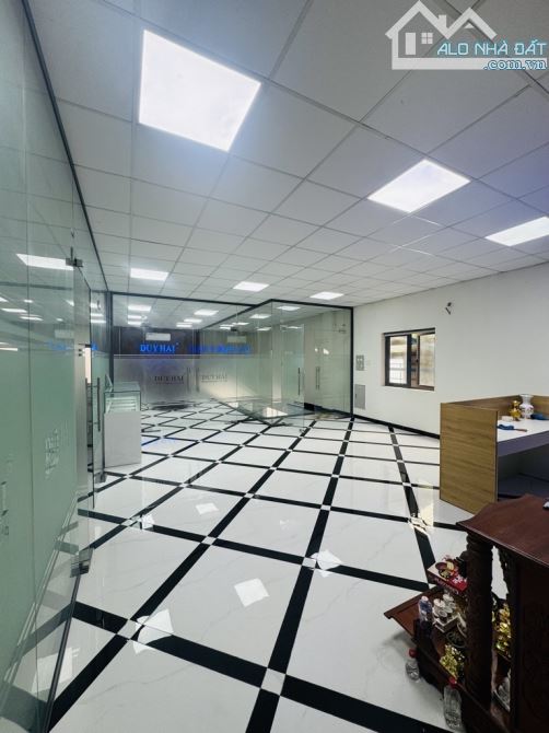 NHÀ XƯỞNG MẶT TIỀN ĐƯỜNG GẦN DT 1300M2 - ĐẦY ĐỦ CHỨC NĂNG - 2 TẦNG MỚI XÂY - NGANG LỚN 20M - 3