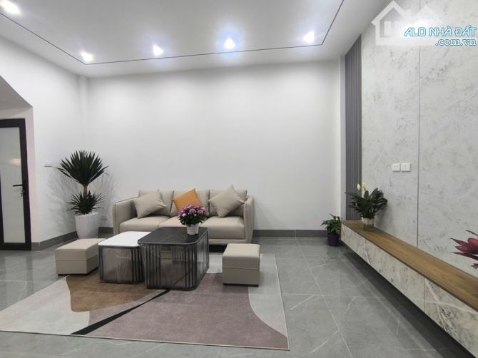 Bán nhà đẹp Ngọc Thuỵ- Full nội thất- trung tâm Ngọc Thuỵ - dân trí 48m -5 tầng 6,2 tỷ (TL - 3