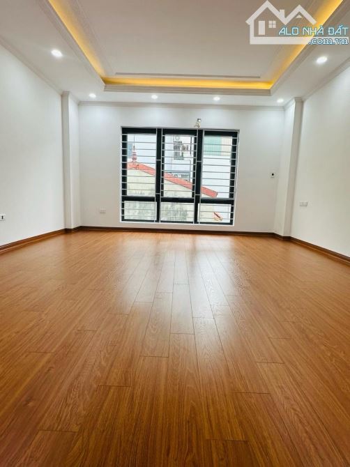 Ô Tô Tránh Kinh Doanh 50m2 x 7T - Thang Máy - Phố Vũ Tông Phan - Thanh Xuân - MT 4.8m. - 4