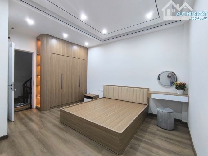 Bán nhà đẹp Ngọc Thuỵ- Full nội thất- trung tâm Ngọc Thuỵ - dân trí 48m -5 tầng 6,2 tỷ (TL - 4