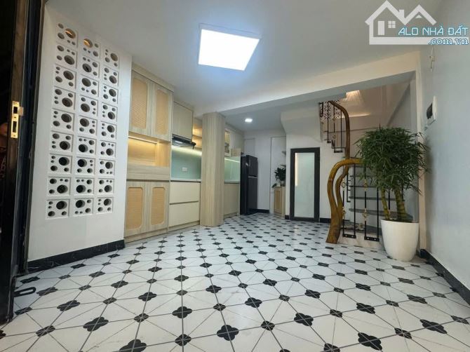 SIÊU PHẨM HOÀNG MAI - LÔ GÓC - THIẾT KẾ NỘI THẤT ĐẲNG CẤP - 30M2 x 5T - GIÁ 5.X TỶ - 5