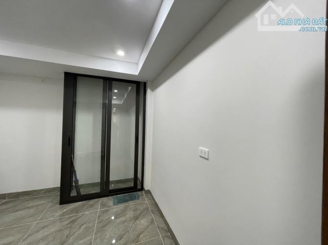 Hoàng Cầu, Phân lô oto tránh, Vỉa hè, Sát phố, 7 tầng TM. 51m2, MT 3.7m. 23.8 tỷ! - 5