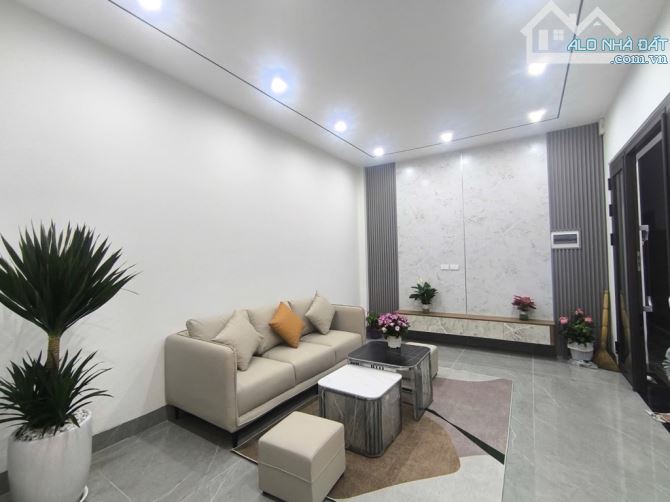 Bán nhà đẹp Ngọc Thuỵ- Full nội thất- trung tâm Ngọc Thuỵ - dân trí 48m -5 tầng 6,2 tỷ (TL - 5