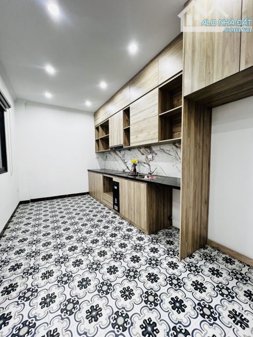 LÊ TRỌNG TẤN -HĐ - PHÂN LÔ Ô TÔ ĐỖ CỬA- 5 TẦNG- LÔ GÓC NGẬP TRÀN ÁNH SÁNG- THANG MÁY - 6