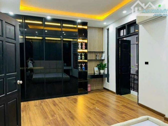 Bán Nhà Cầu Giấy -Mặt Tiền Rộng -Nhà Mới -Gần Phố - 6