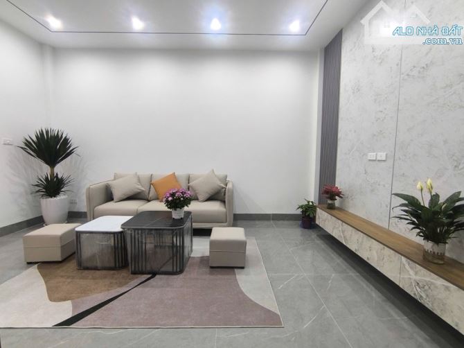 Bán nhà đẹp Ngọc Thuỵ- Full nội thất- trung tâm Ngọc Thuỵ - dân trí 48m -5 tầng 6,2 tỷ (TL - 6