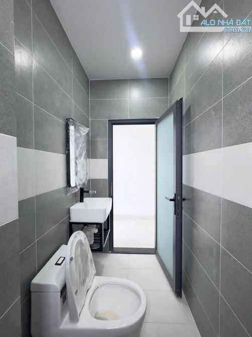 Bán nhà 2 Lầu MT Nguyễn Thành Phương P.Thống Nhất nối liền D2D  DT 128m2 Giá 8ty9 - 9