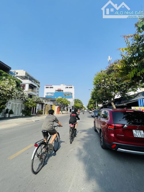 Bán Lô Đất Gần 140m2 Ngang 8,6x16m-Gần Ngã Tư Hoà Bình-Luỹ Bán Bích-Kênh Tân Hoá-Đầm Sen