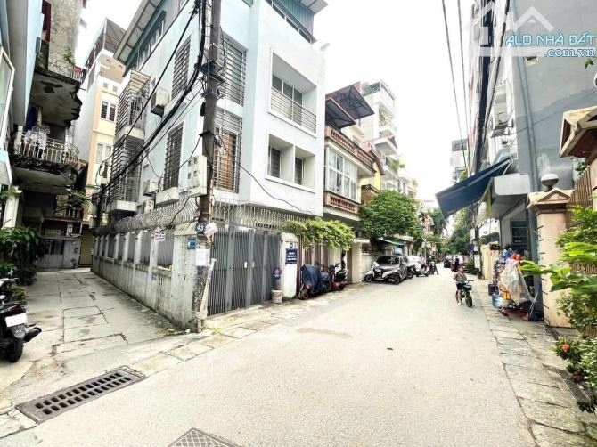 Siêu phẩm Cầu Giấy - 39m2 - MT5,8m - nhà đẹp , gần phố - 9,1 tỷ