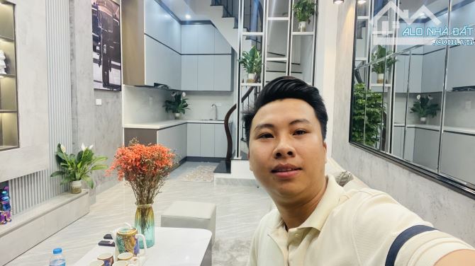 Bán nhà Lạc Long Quân, Cầu Giấy 27m2 3 ngủ gần phố nhỉnh 6 tỷ