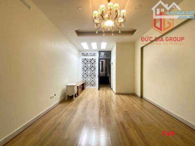 Bán nhà đẹp mặt tiền đường D9 khu dân cư D2D, trung tâm Biên Hòa. Giá 11,5 tỷ.