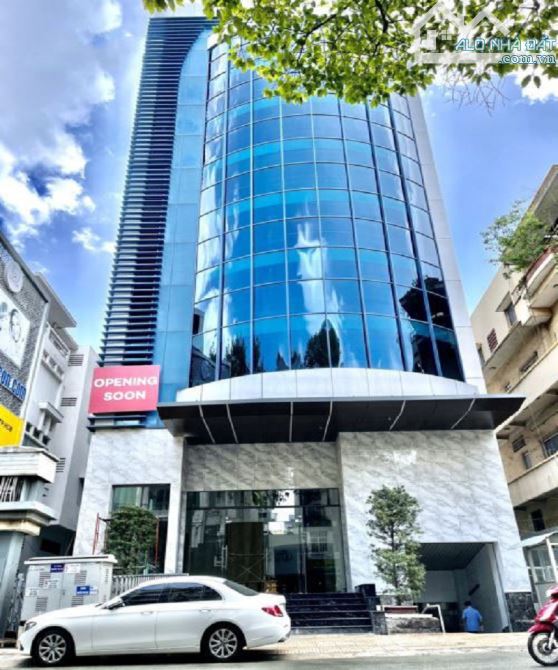 Bán Tòa Văn Phòng Mặt Phố Hoàng Hoa Thám, Ba Đình DT 430m2, 11T, MT 10.5m. Giá Cực Rẻ