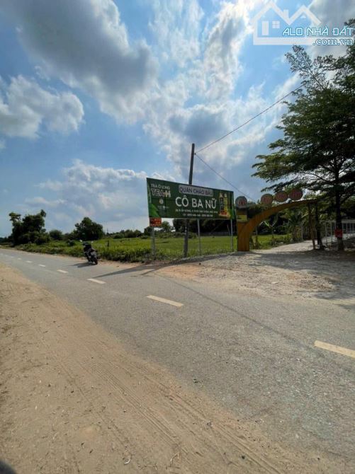 Cần bán 1853 m2 đất hai mặt tiền đường thới tam thôn hóc môn giá 12,9 tỷ