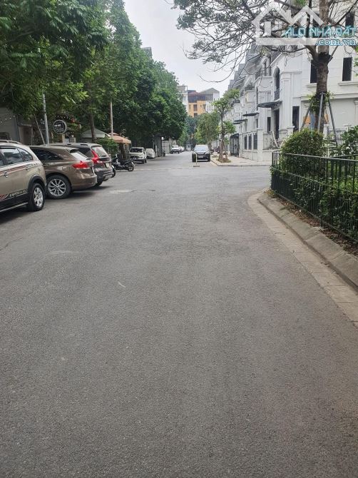 MẢNH ĐẤT VÀNG TÂY HỒ – 200M² – MT 10M – CHỈ 209 TRIỆU/M² (TL) LÔ GÓC – NGÕ Ô TÔ TRÁNH – KD