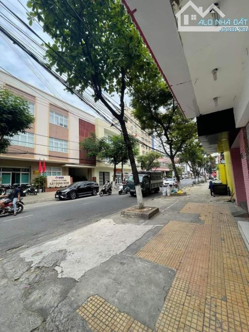 Bán Khách sạn 2 mặt tiền 18 phòng x 146m2 Đường Phan Châu Trinh, Hải Châu Đà Nẵng