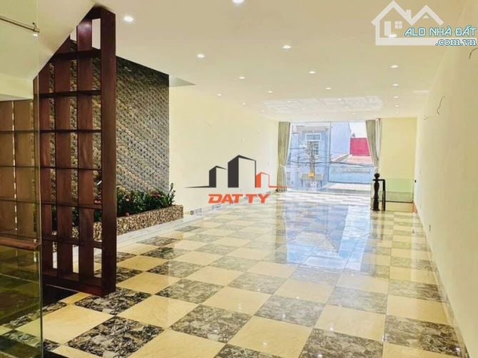 NHÀ MẶT TIỀN KINH DOANH LÊ THỊ RIÊNG