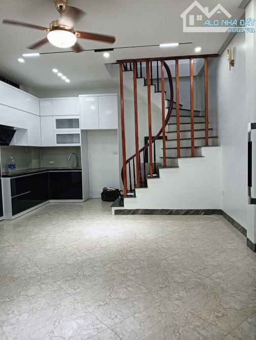 Bán nhà Phố 8/3 Hai Bà Trưng 55m x 4 Tầng, MT 4m. Giá 9.5 tỷ, ngõ thông, nhà mới gần phố.